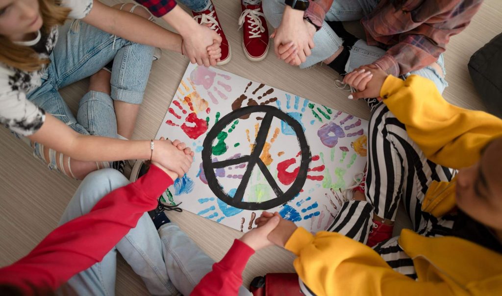 Educando por una cultura universal de paz y no violencia - Huelva Acoge